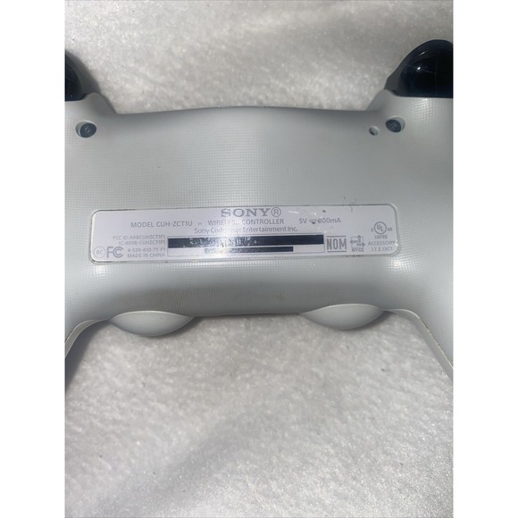 Sony PS4 Console with Controller - White - Picture 12 of 12